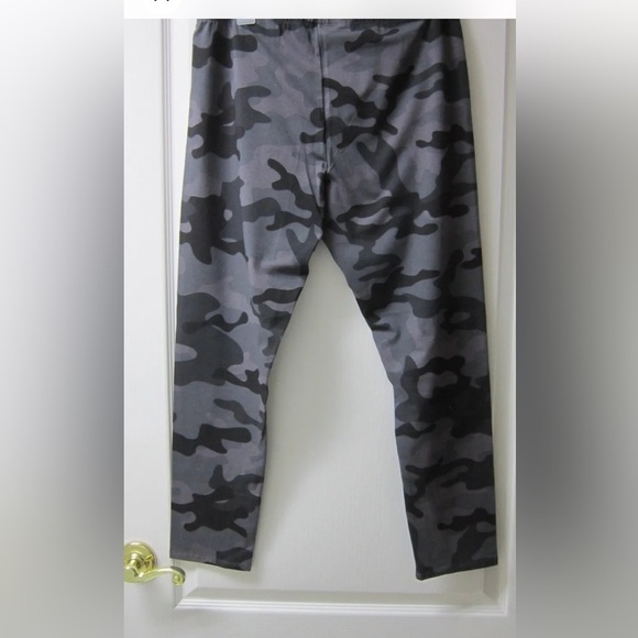 No Boundaries Gray Camouflage Ankle Leggings Women's Size L - Picture 3 of 11
